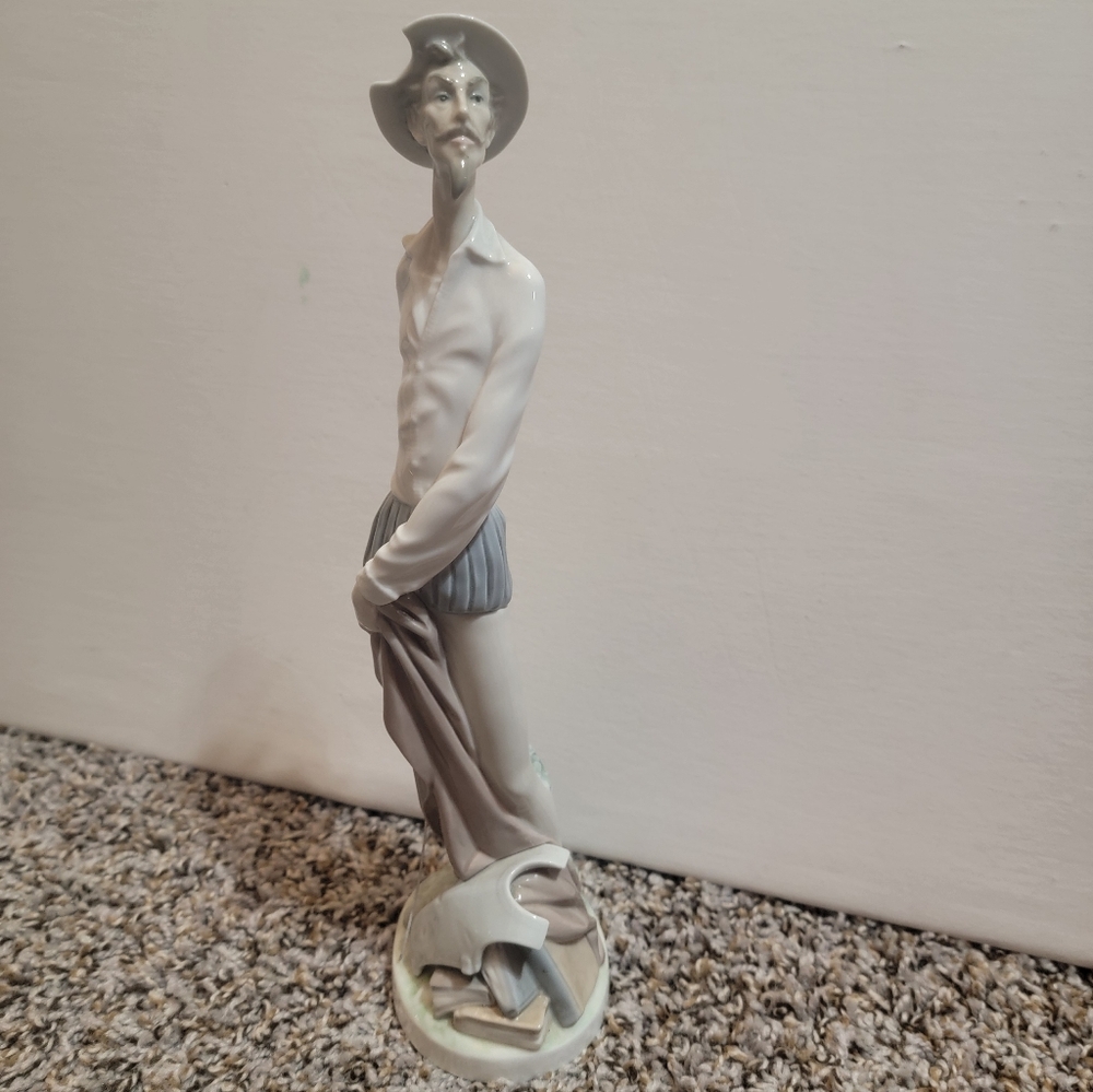 Lladro Don Quixote Standing up Figurine
